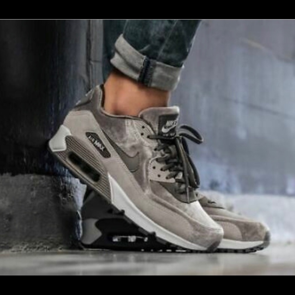 Nike Air Max 90 LX Gunsmoke Grey women’s size 9